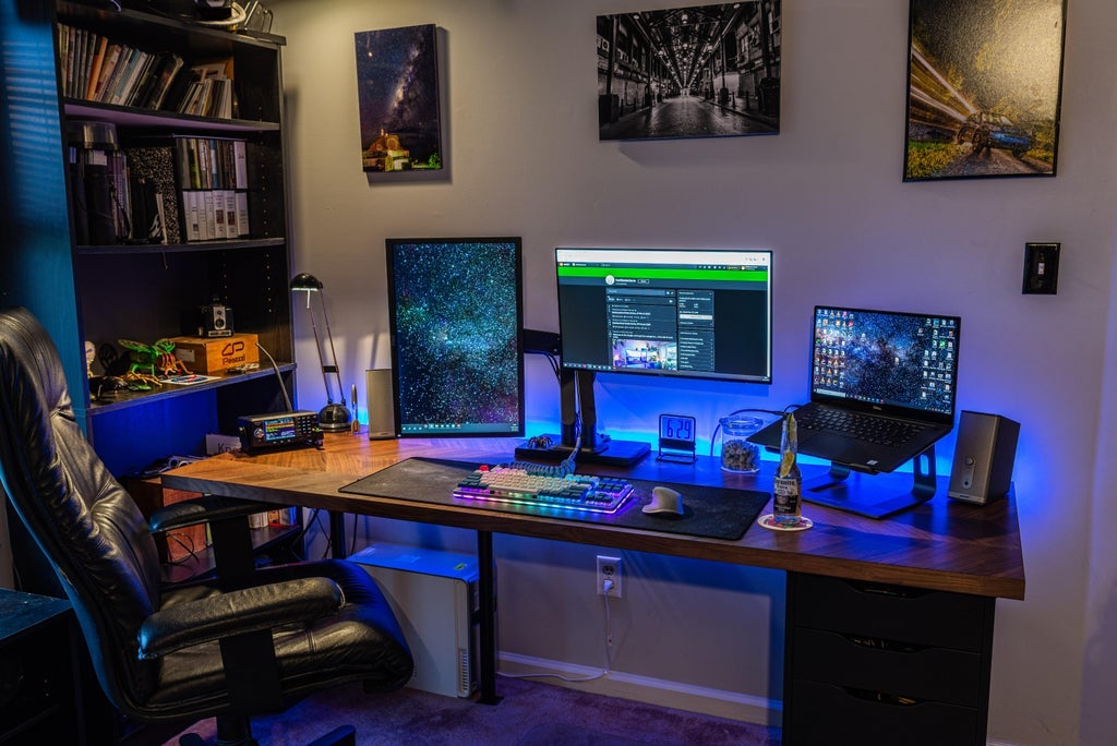 Very happy with my new desk/32 inch monitor. : r/battlestations