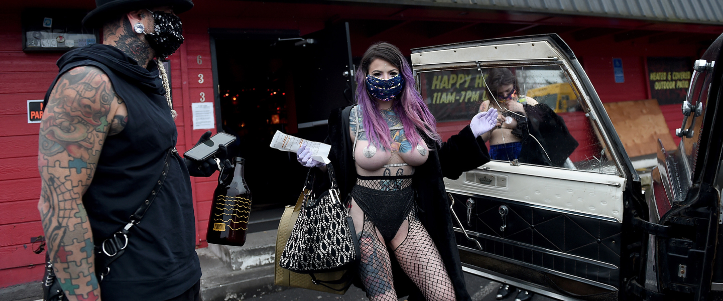 When Their Strip Club Closed, These Dancers Hit the Road as Delivery Women photo